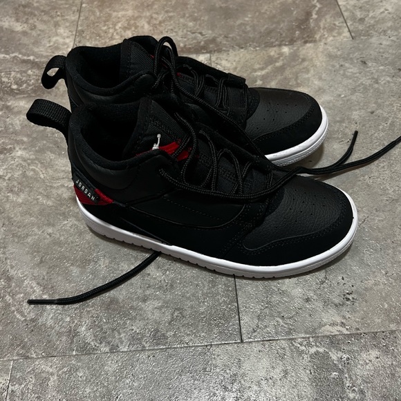 Boys 12C Jordans - Picture 2 of 6